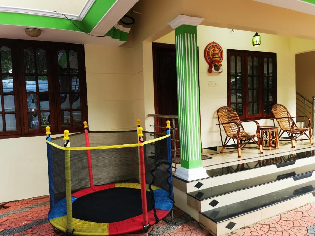 J2 Home Stay - Luxury Homes With Caravan Services Thiruvananthapuram Exterior photo
